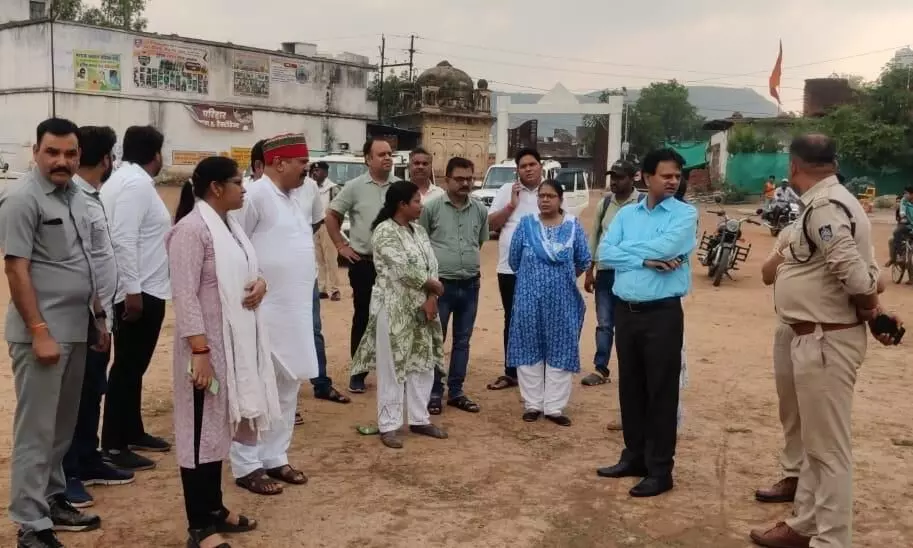 मुख्यमंत्री के प्रस्तावित कार्यक्रम को लेकर कलेक्टर ने बनौली में किया निरीक्षण मुख्यमंत्री के प्रस्तावित कार्यक्रम को लेकर कलेक्टर ने बनौली में किया निरीक्षण