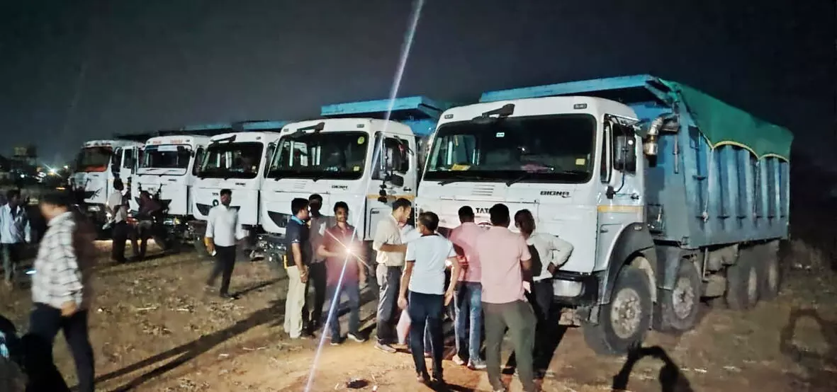 भंडारा में रेत का अवैध परिवहन करने वालों के खिलाफ कार्रवाई, आठ टिप्पर पकड़ाए भंडारा में रेत का अवैध परिवहन करने वालों के खिलाफ कार्रवाई, आठ टिप्पर पकड़ाए
