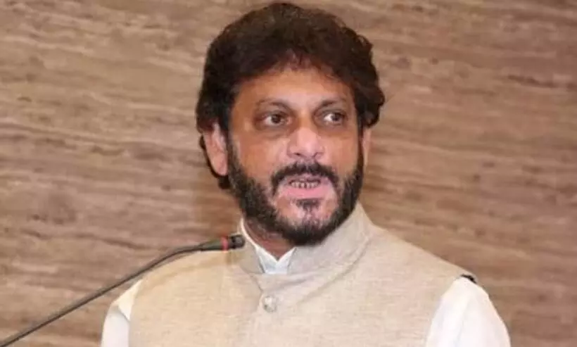 सोशल मीडिया पर आपत्तिजनक टिप्पणी करने वाली इन्फ्लुएंसर शर्मिष्ठा पनोली गिरफ्तार, AIMIM के नेता वारिस पठान ने दी प्रतिक्रिया सोशल मीडिया पर आपत्तिजनक टिप्पणी करने वाली इन्फ्लुएंसर शर्मिष्ठा पनोली गिरफ्तार, AIMIM के नेता वारिस पठान ने दी प्रतिक्रिया