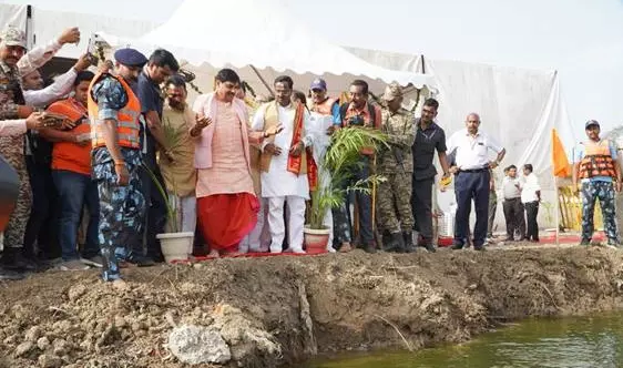 मुख्यमंत्री डॉ. यादव ने 864 करोड़ रुपए की लागत से 29 किमी के शिप्रा घाट निर्माण तथा 21 बैराजों के निर्माण कार्यों का शिलान्यास किया मुख्यमंत्री डॉ. यादव ने 864 करोड़ रुपए की लागत से 29 किमी के शिप्रा घाट निर्माण तथा 21 बैराजों के निर्माण कार्यों का शिलान्यास किया