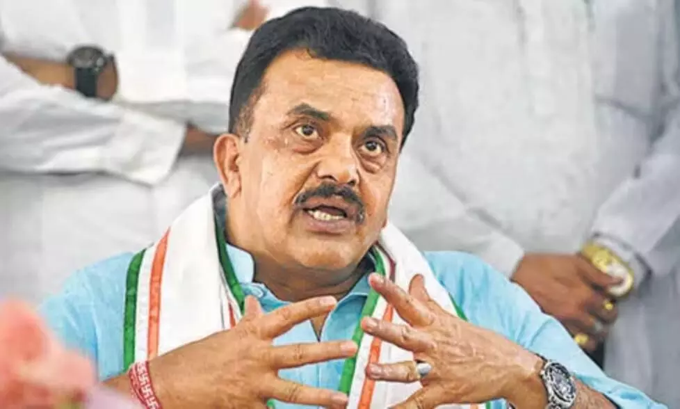 सलमान खुर्शीद के जम्मू-कश्मीर वाले बयान पर गरमाई सियासत, सपोर्ट में उतरे शिवसेना नेता संजय निरुपम, विपक्ष पर साधा निशाना सलमान खुर्शीद के जम्मू-कश्मीर वाले बयान पर गरमाई सियासत, सपोर्ट में उतरे शिवसेना नेता संजय निरुपम, विपक्ष पर साधा निशाना