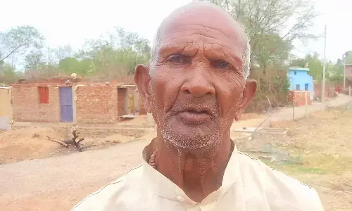 अधिकारियों की लापरवाही के चलते अस्सी वर्षीय वृद्धावस्था की पेंशन हुई बंद अधिकारियों की लापरवाही के चलते अस्सी वर्षीय वृद्धावस्था की पेंशन हुई बंद