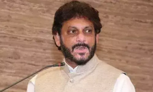 सोशल मीडिया पर आपत्तिजनक टिप्पणी करने वाली इन्फ्लुएंसर शर्मिष्ठा पनोली गिरफ्तार, AIMIM के नेता वारिस पठान ने दी प्रतिक्रिया