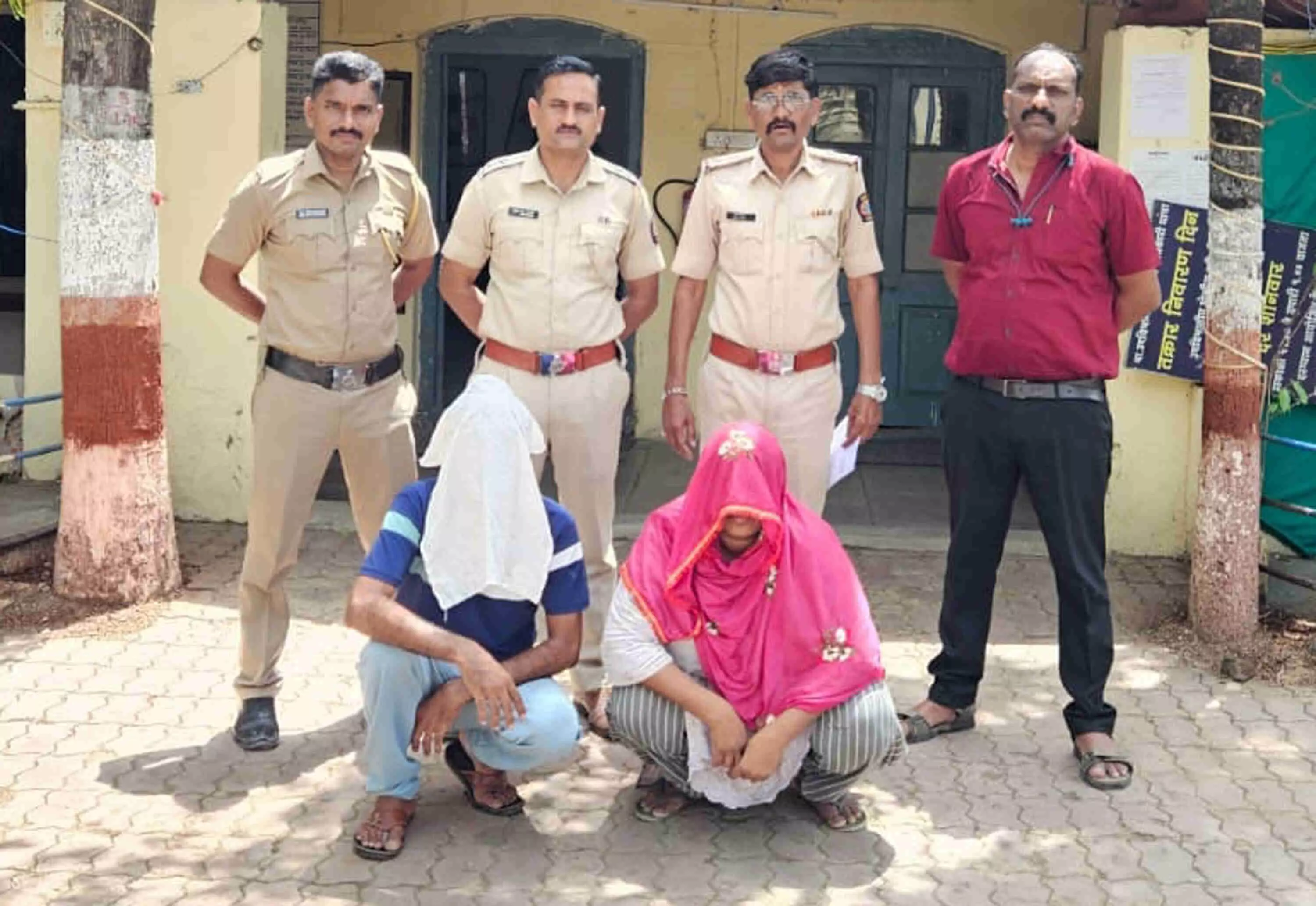 अमरावती में पुलिस ने बंटी-बबली से 3.6 लाख रुपए का माल किया जब्त अमरावती में पुलिस ने बंटी-बबली से 3.6 लाख रुपए का माल किया जब्त