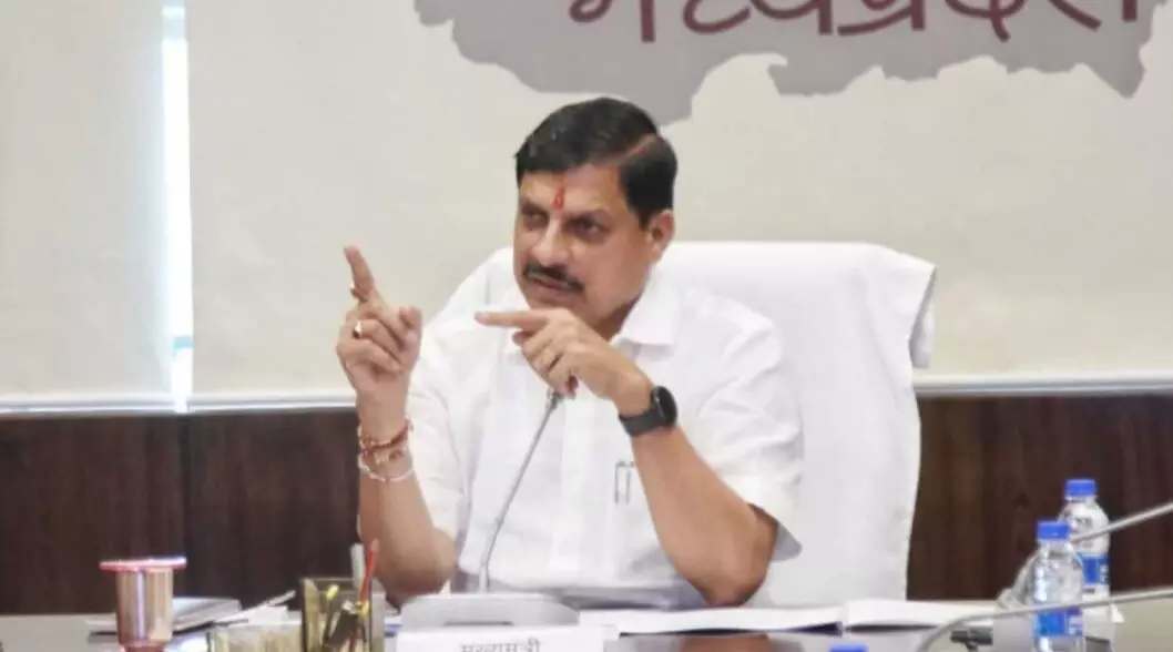 मुख्यमंत्री डॉ. यादव ने खेदजनक व्यवहार पर चार पुलिस अधिकारियों को हटाने के दिए निर्देश मुख्यमंत्री डॉ. यादव ने खेदजनक व्यवहार पर चार पुलिस अधिकारियों को हटाने के दिए निर्देश