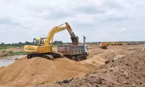 भंडारा के समीपस्थ तुमसर के कोष्टी नदी तट से हो रही धड़ल्ले से रेत चोरी