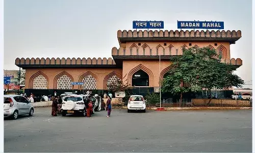 मुख्य स्टेशन में प्लेटफाॅर्म खाली नहीं, मदन महल से चल सकती है इंटरसिटी