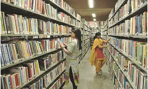 बारिश के पानी से 1,677 किताबें हुईं खराब, जिले में ग्रंथालयों के बुरे हाल