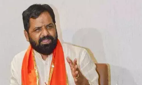 रायगड के पालकमंत्री के लिए गोगावले को मिला दरेकर का समर्थन
