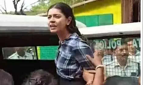 कलकत्ता हाईकोर्ट ने पश्चिम बंगाल की ममता सरकार को दिया केस डायरी पेश करने का निर्देश कलकत्ता हाईकोर्ट ने पश्चिम बंगाल की ममता सरकार को दिया केस डायरी पेश करने का निर्देश