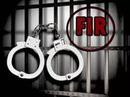 भागने के प्रयास में आरक्षक पर चढ़ाई बाइक, खुद भी गिरकर हुआ घायल भागने के प्रयास में आरक्षक पर चढ़ाई बाइक, खुद भी गिरकर हुआ घायल