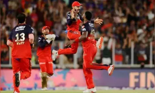 आईपीएल की ट्रॉफी जीतने पर भारत के दिग्गज क्रिकेटरों ने आरसीबी और कोहली को दी बधाई, विजय माल्या बोले ने भी दिया रिएक्शन