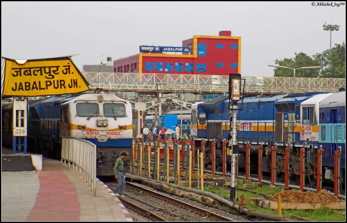 नई ट्रेन से 8 घंटे में पूरा होगा रायपुर का सफर, अभी अमरकंटक एक्सप्रेस से लगते हैं 10 से 12 घंटे नई ट्रेन से 8 घंटे में पूरा होगा रायपुर का सफर, अभी अमरकंटक एक्सप्रेस से लगते हैं 10 से 12 घंटे