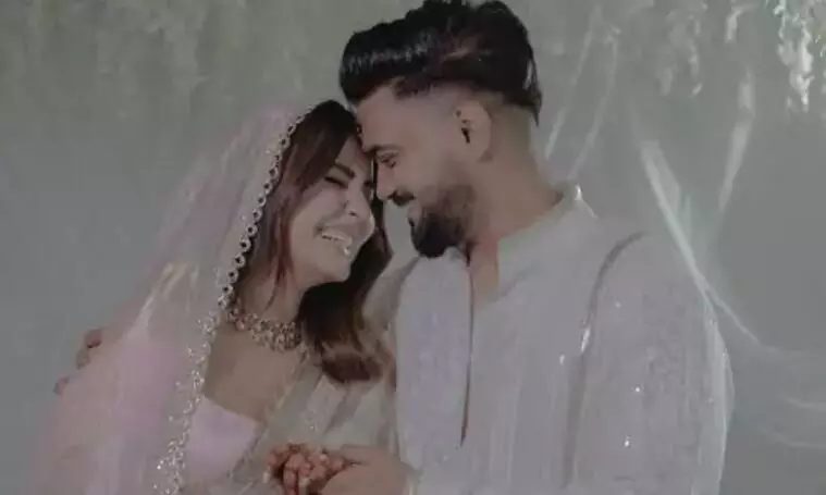 पवित्र बंधन में बंधी एक्ट्रेस हिना खान, बॉयफ्रेंड रॉकी जायसवाल के साथ की शादी, सोशल मीडिया पर फोटोज शेयर कर लिखा - हमने मिलकर प्यार का यूनिवर्स बनाया... पवित्र बंधन में बंधी एक्ट्रेस हिना खान, बॉयफ्रेंड रॉकी जायसवाल के साथ की शादी, सोशल मीडिया पर फोटोज शेयर कर लिखा - हमने मिलकर प्यार का यूनिवर्स बनाया...