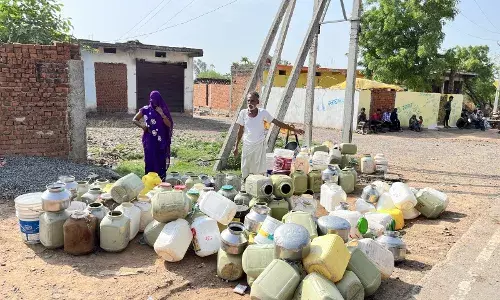 बूंद-बूंद पानी को तरसता भरवारा, हर घर जल योजना पर सवाल