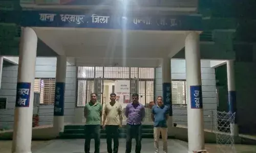 धरमपुर थाना पुलिस ने पशुओं से भरा पिकअप वाहन किया जप्त