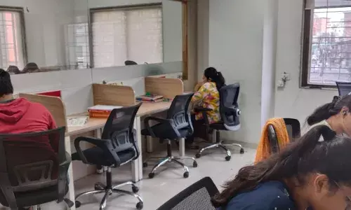 नागपुर के ई-लाइब्रेरी में विद्यार्थी करते हैं यूपीएससी की तैयारी