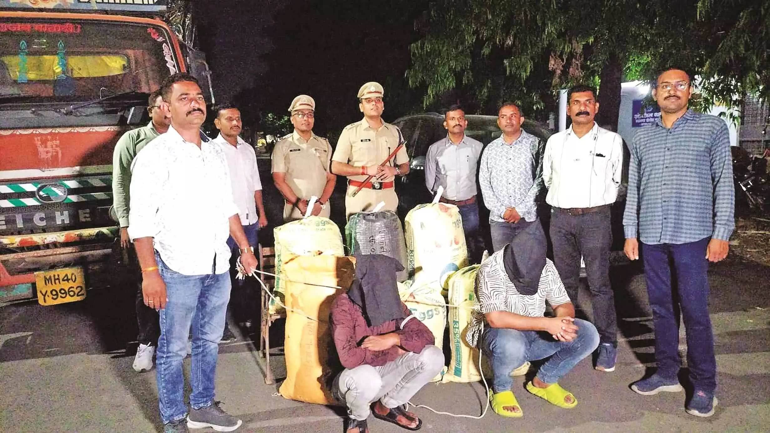 ओडिशा से नागपुर आ रहा था ट्रक, पुलिस ने गांजा तस्कर को किया गिरफ्तार ओडिशा से नागपुर आ रहा था ट्रक, पुलिस ने गांजा तस्कर को किया गिरफ्तार