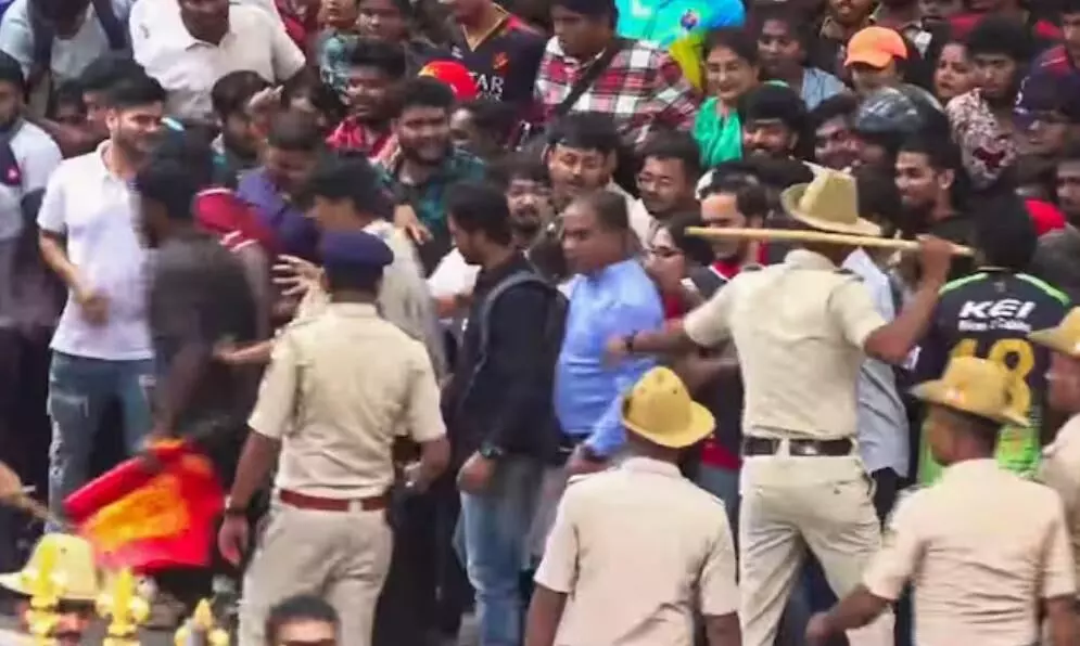 पुलिस का बड़ा एक्शन, RCB इवेंट ऑर्गनाइजर्स और KCA प्रशासनिक समिति के खिलाफ दर्ज की FIR पुलिस का बड़ा एक्शन, RCB इवेंट ऑर्गनाइजर्स और KCA प्रशासनिक समिति के खिलाफ दर्ज की FIR