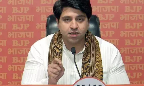 सीएम बोलते हैं मेरी क्या जिम्मेदारी? उपमुख्यमंत्री भीड़ को दोष देते, बेंगलुरू भगदड़ को लेकर सिद्धारमैया सरकार पर बरसे शहजाद पूनावाला