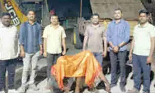 नदी तट से अवैध खनन करने वालों के खिलाफ एलसीबी दस्ते ने की कार्रवाई