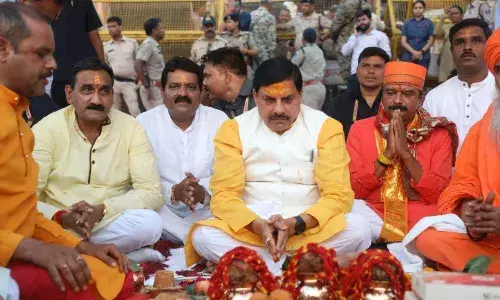 मां क्षिप्रा के कल कल बहते शुद्ध जल के साथ होगा सिंहस्थ का भव्य आयोजन- मुख्यमंत्री डॉ. मोहन यादव, सीएम ने ‍मां क्षिप्रा को 351 फीट की चुनरी चढ़ाई