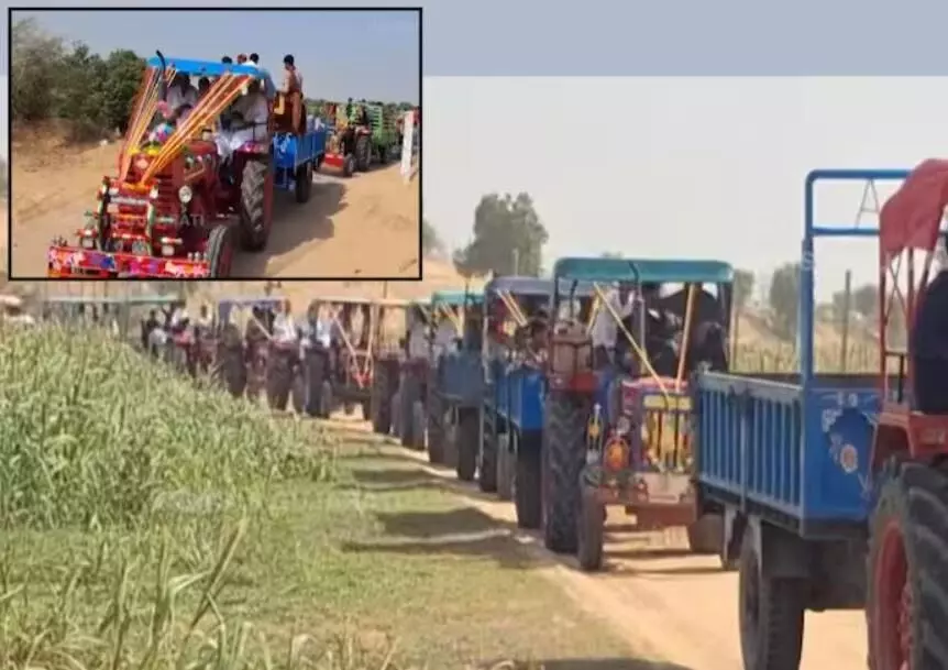 बिना घोड़ा और गाड़ी के ही दुल्हन को लेने पहुंच गया दूल्हा, देखकर लोगों के उड़ गए होश बिना घोड़ा और गाड़ी के ही दुल्हन को लेने पहुंच गया दूल्हा, देखकर लोगों के उड़ गए होश