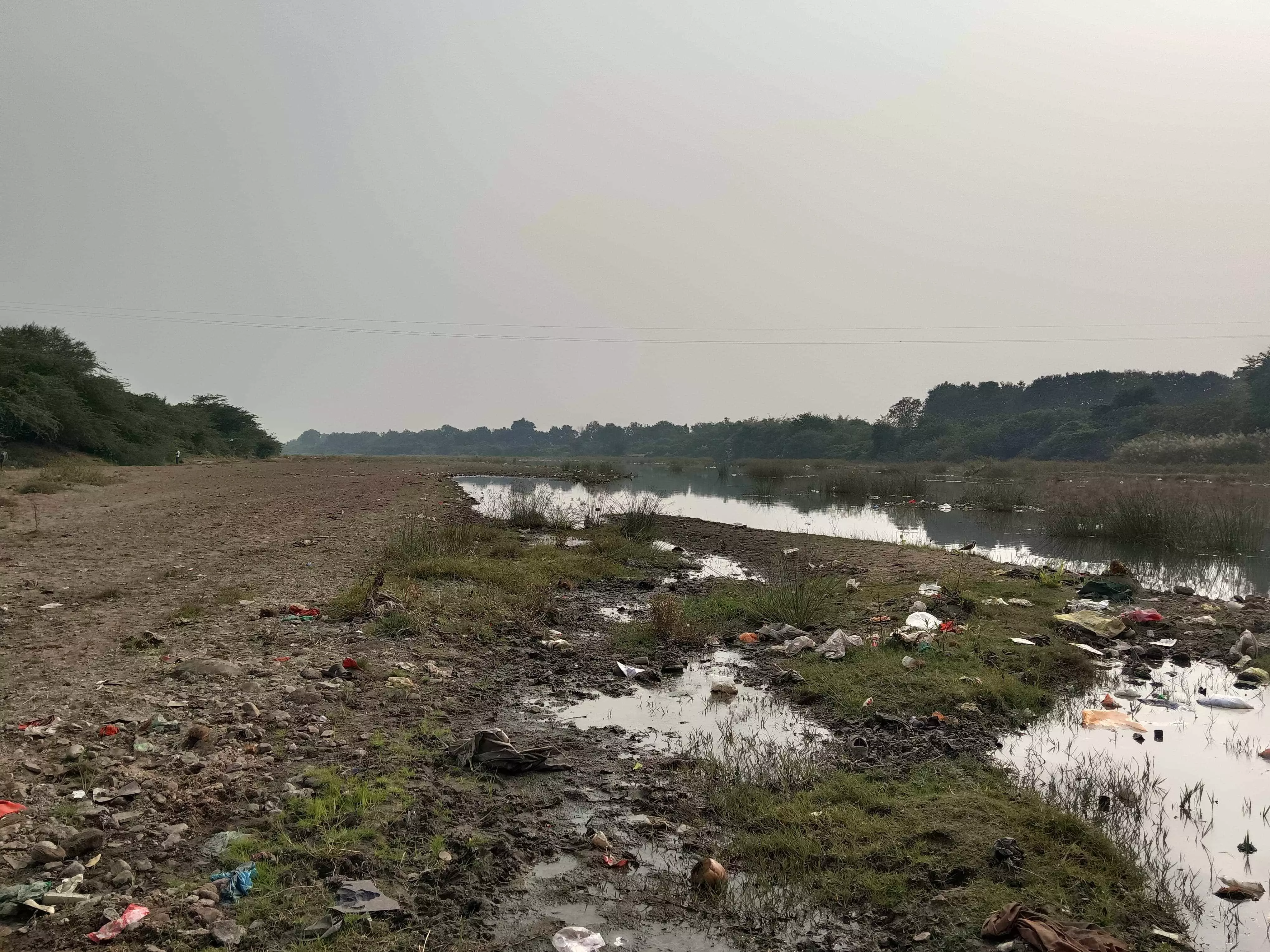 कभी बहती थी कल-कल , छल-छल धारा, अब सूखे की चपेट में आई इरई नदी कभी बहती थी कल-कल , छल-छल धारा, अब सूखे की चपेट में आई इरई नदी