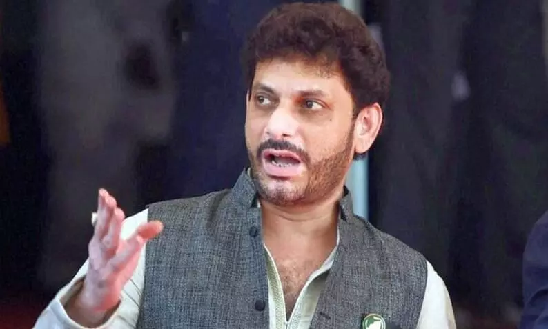 बकरीद पर कुर्बानी को लेकर AIMIM नेता वारिस पठान का बयान, कहा- संविधान देता है त्योहार मनाने का अधिकार बकरीद पर कुर्बानी को लेकर AIMIM नेता वारिस पठान का बयान, कहा- संविधान देता है त्योहार मनाने का अधिकार