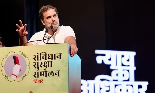 नीतीश कुमार के गढ़ से राहुल गांधी ने केंद्र पर साधा निशाना, जाति जनगणना, धारावी और अडानी-अंबानी का जिक्र कर बढ़ाया बिहार का सियासी पारा