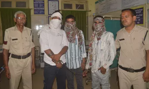 अनैतिक गतिविधियों के आरोप पर 3 बंदी, भेजे गए जेल