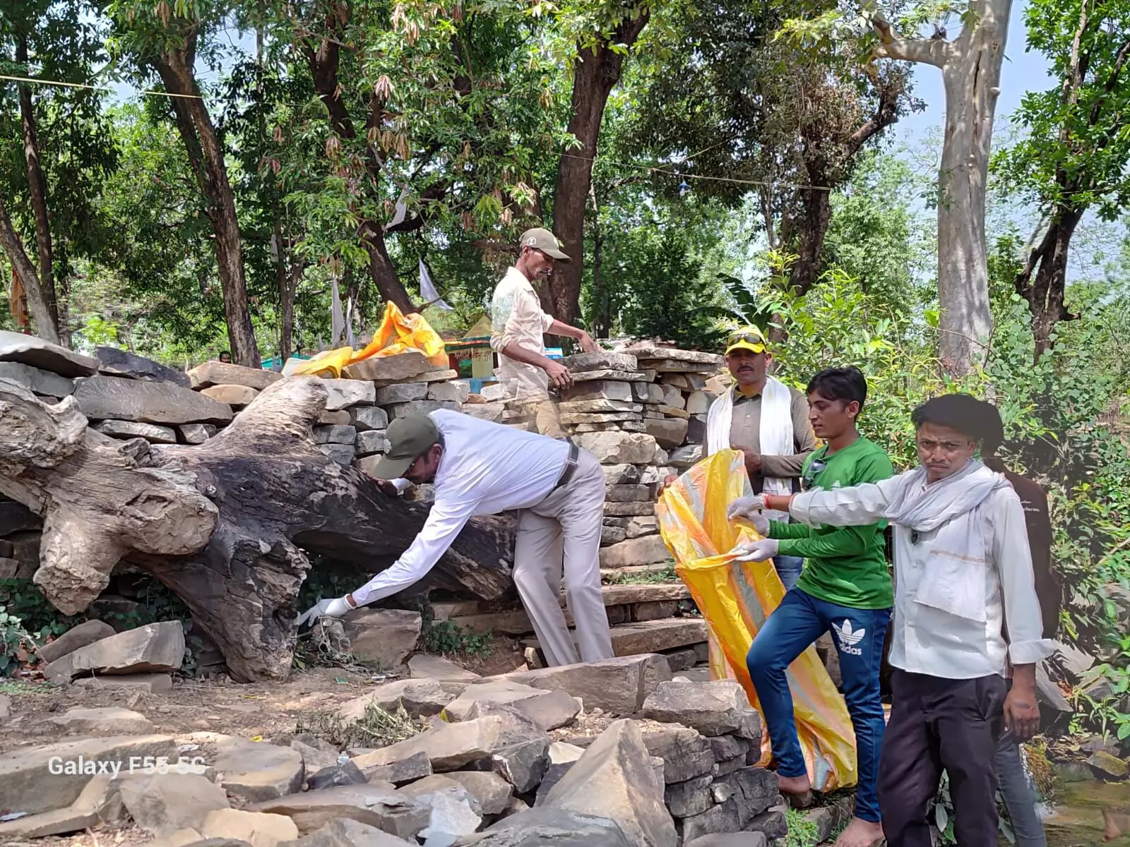 प्लास्टिक कचरे की सफाई व वृक्षारोपण कर मनाया गया पर्यावरण दिवस, जरधोवा के झिन्ना धाम व रानीपुर में आयोजित किया गया कार्यक्रम प्लास्टिक कचरे की सफाई व वृक्षारोपण कर मनाया गया पर्यावरण दिवस, जरधोवा के झिन्ना धाम व रानीपुर में आयोजित किया गया कार्यक्रम