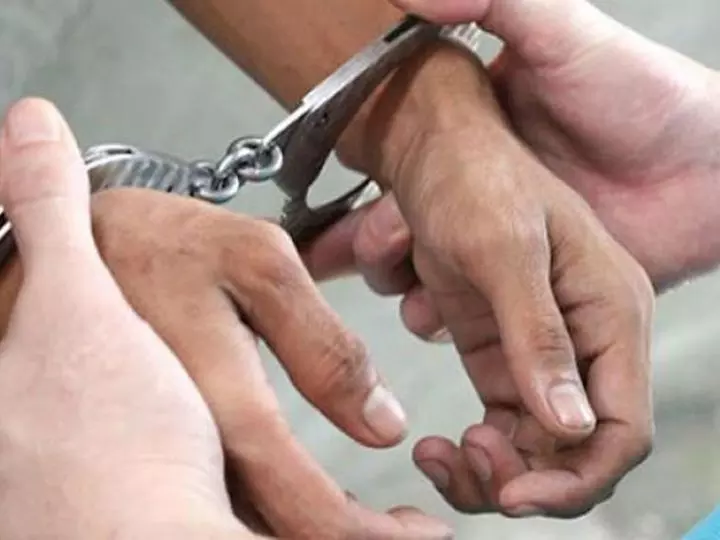 सेक्स रैकेट मे फंसाने की धमकी से आहत किशोर ने की थी खुदकुशी, 6 माह बाद झारखंड से आरोपी गिरफ्तार सेक्स रैकेट मे फंसाने की धमकी से आहत किशोर ने की थी खुदकुशी, 6 माह बाद झारखंड से आरोपी गिरफ्तार