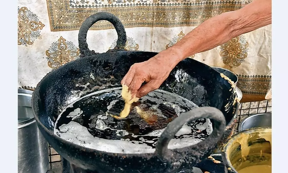वर्ल्ड फूड सेफ्टी डे- शहर में खाद्य सुरक्षा और इसके मानकों की अनदेखी, सेहत ताक पर वर्ल्ड फूड सेफ्टी डे- शहर में खाद्य सुरक्षा और इसके मानकों की अनदेखी, सेहत ताक पर