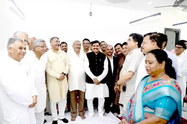 मुख्यमंत्री डॉ. यादव स्वदेश समाचार पत्र के कार्यक्रम में हुए सम्मिलित मुख्यमंत्री डॉ. यादव स्वदेश समाचार पत्र के कार्यक्रम में हुए सम्मिलित