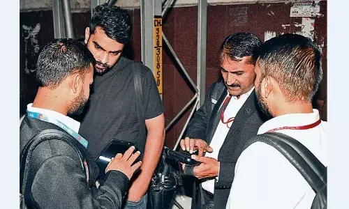 अब फेक आईडी से सफर पर नकेल, टीसी के मोबाइल में खुल जाएगी यात्रियों की प्रोफाइल