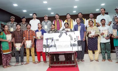 2 दशक से गड़चिरोली पुलिस नक्सलियों की कमर तोड़ रही, अब दिखने लगा : सीएम