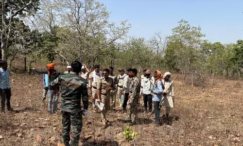एसपी पहुंचे थाने, बदमाशों के चंगुल से छूटे अधेड़ से की मुलाकात, बदमाशों की तलाश में जंगल में उतरी पुलिस टीमें, दिनभर चली सर्चिंग