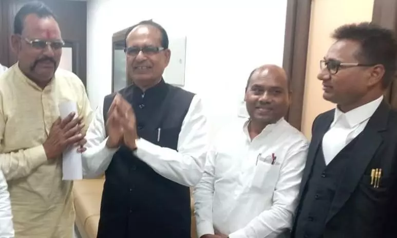 किसानों की समस्याओं को लेकर कृषि मंत्री से मिले पूर्व सरपंच लक्ष्मी किसानों की समस्याओं को लेकर कृषि मंत्री से मिले पूर्व सरपंच लक्ष्मी
