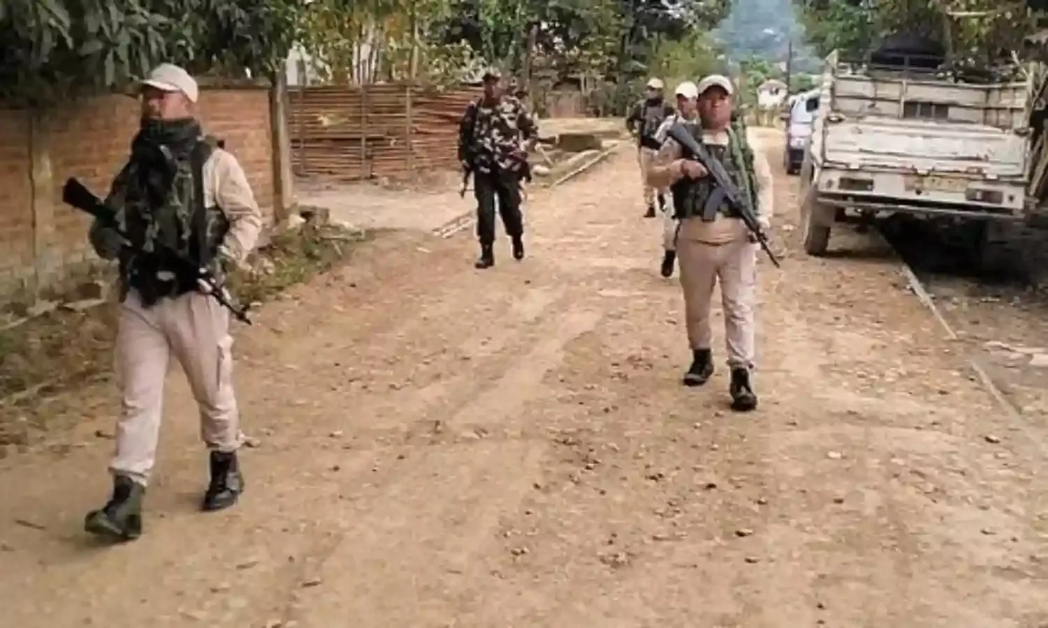 मणिपुर में फिर भड़की हिंसा, मैतेई नेताओं की गिरफ्तारी के बाद तनाव, 10 दिन बंद का ऐलान, इम्फाल में सड़कें जाम, इंटरनेट बंद