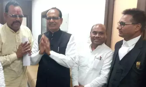 किसानों की समस्याओं को लेकर कृषि मंत्री से मिले पूर्व सरपंच लक्ष्मी