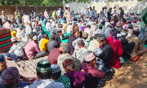 अकीदत व उल्लास से मनाई गई बकरीद, गले लगकर एक-दूसरे को पेश की मुबारकबाद