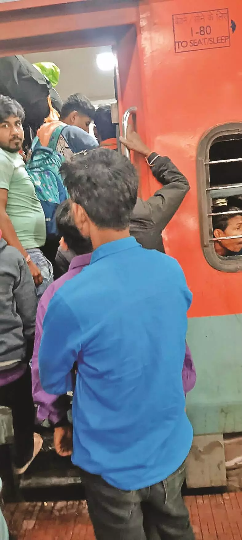 नागपुर स्टेशन पर भी हो सकती है मुंबई लोकल जैसी पुनरावृत्ति नागपुर स्टेशन पर भी हो सकती है मुंबई लोकल जैसी पुनरावृत्ति