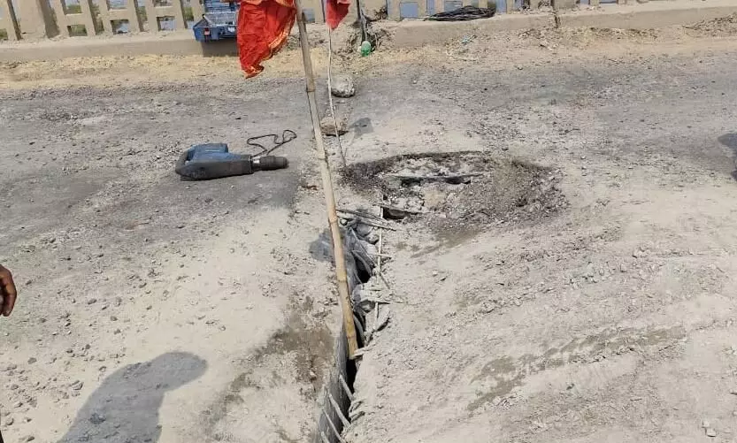 शहडोल-रीवा मुख्य मार्ग पर बाणसागर स्थित सोन नदी के ऊपर बने पुल में दरार शहडोल-रीवा मुख्य मार्ग पर बाणसागर स्थित सोन नदी के ऊपर बने पुल में दरार