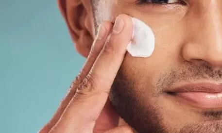 धूप की टैनिंग से राहत देंगी घर में रखी ये चीजें, डार्क स्पॉस्ट्स का होगा सफाया और शाइन करेगा चेहरा धूप की टैनिंग से राहत देंगी घर में रखी ये चीजें, डार्क स्पॉस्ट्स का होगा सफाया और शाइन करेगा चेहरा