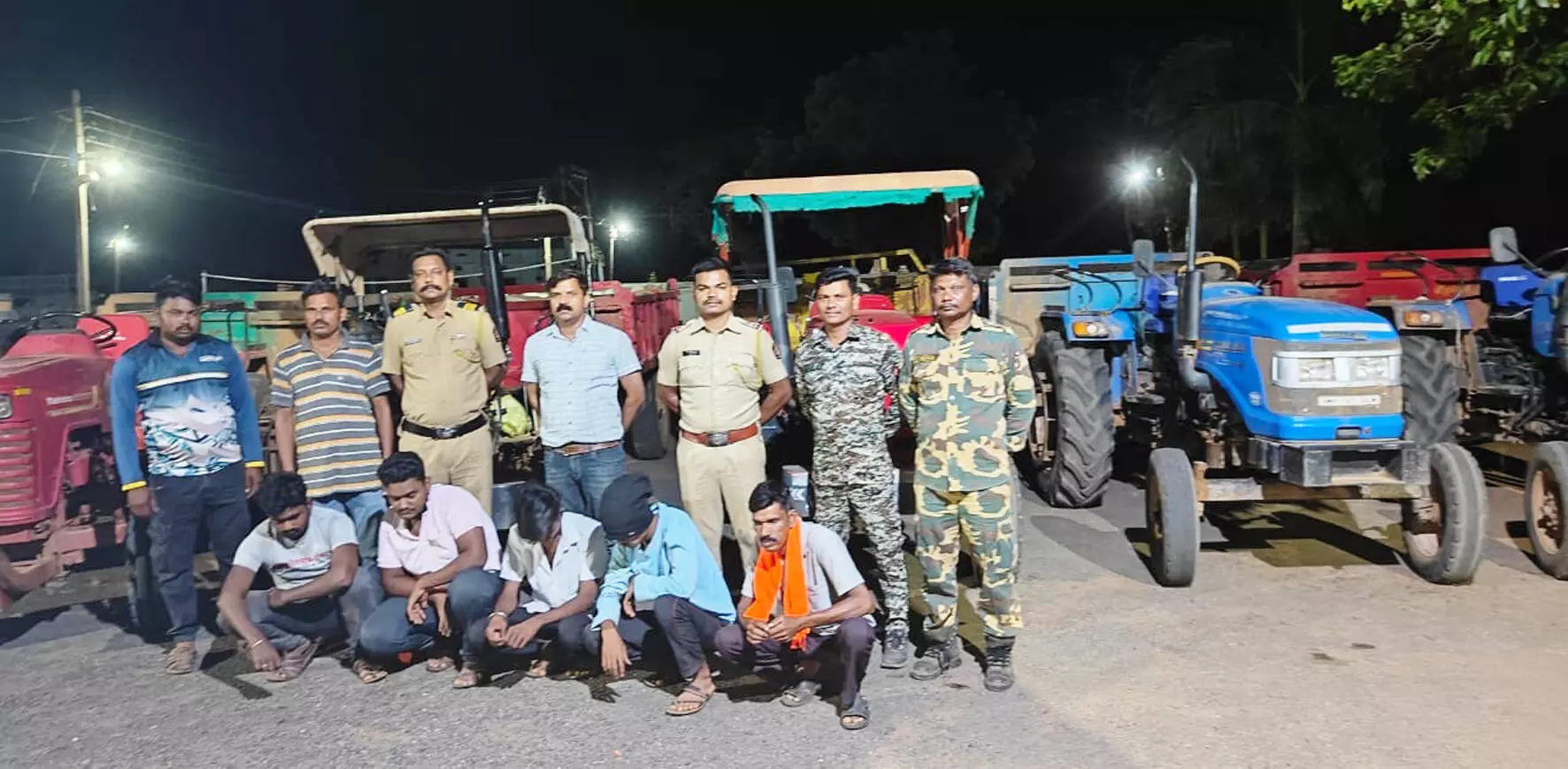 भंडारा के लोहारा-चुलबंद रेत घाट पर पुलिस ने मारा छापा भंडारा के लोहारा-चुलबंद रेत घाट पर पुलिस ने मारा छापा