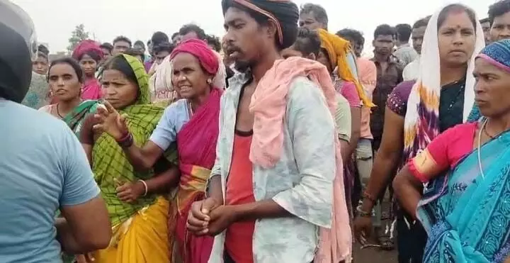 डिंडोरी के पिपरिया में सरंपच के खिलाफ वोटिंग से पहले बवाल, बैगा आदिवासियों से बदसलूकी भी की डिंडोरी के पिपरिया में सरंपच के खिलाफ वोटिंग से पहले बवाल, बैगा आदिवासियों से बदसलूकी भी की