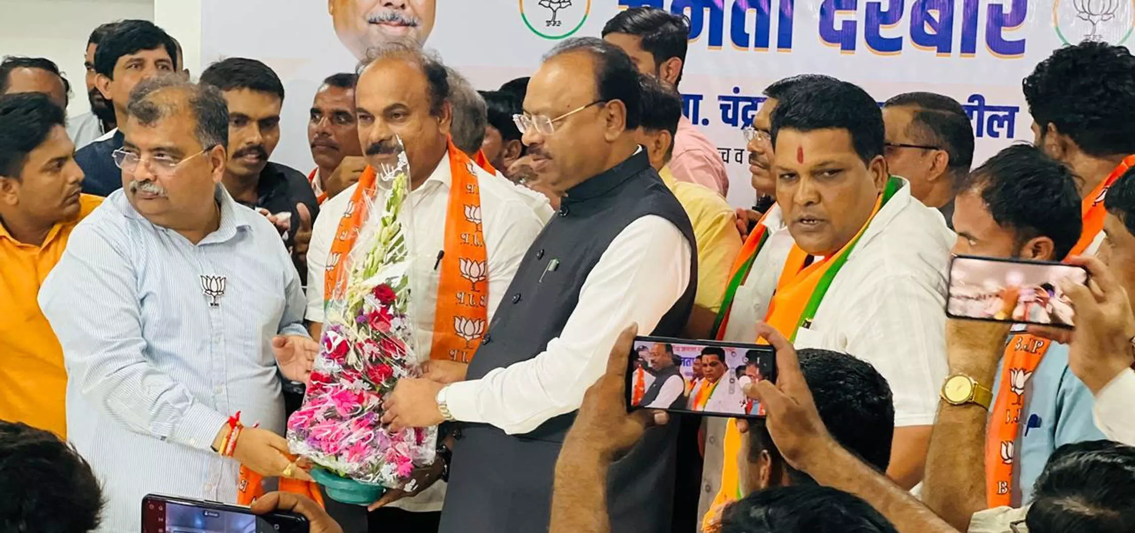 धक्का पर धक्का : अमरावती में एक दिन में शिवसेना को मिले दो झटके धक्का पर धक्का : अमरावती में एक दिन में शिवसेना को मिले दो झटके