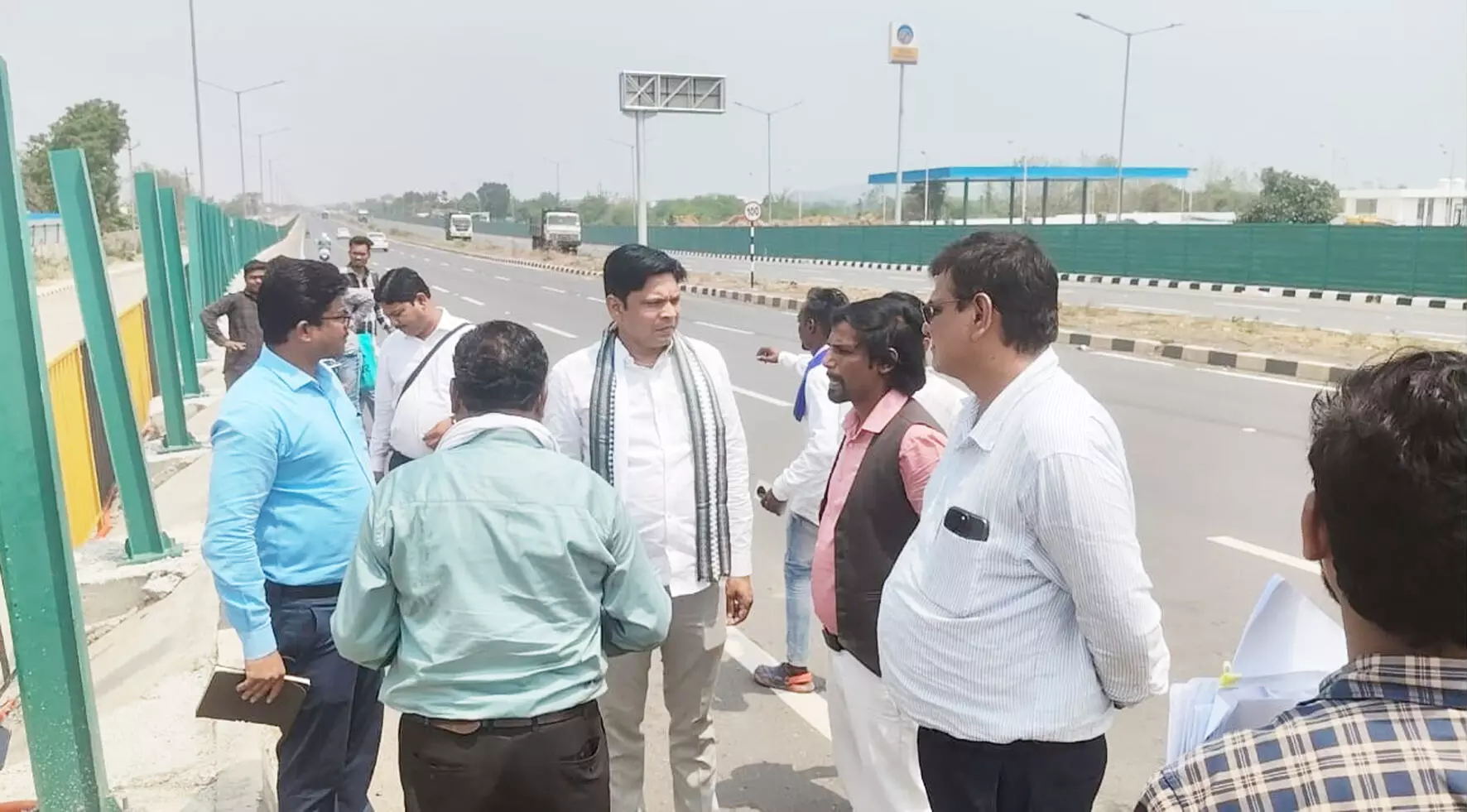बायपास बनाते समय अंडरपास नहीं छोड़ने से लगाना पड़ता है दो किमी का चक्कर बायपास बनाते समय अंडरपास नहीं छोड़ने से लगाना पड़ता है दो किमी का चक्कर