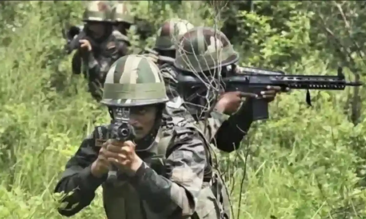 सुरक्षाबलों ने एनकाउंटर में मारे गिराए दो नक्सली, भारी मात्रा में हथियार किए बरामद, सर्च ऑपरेशन जारी